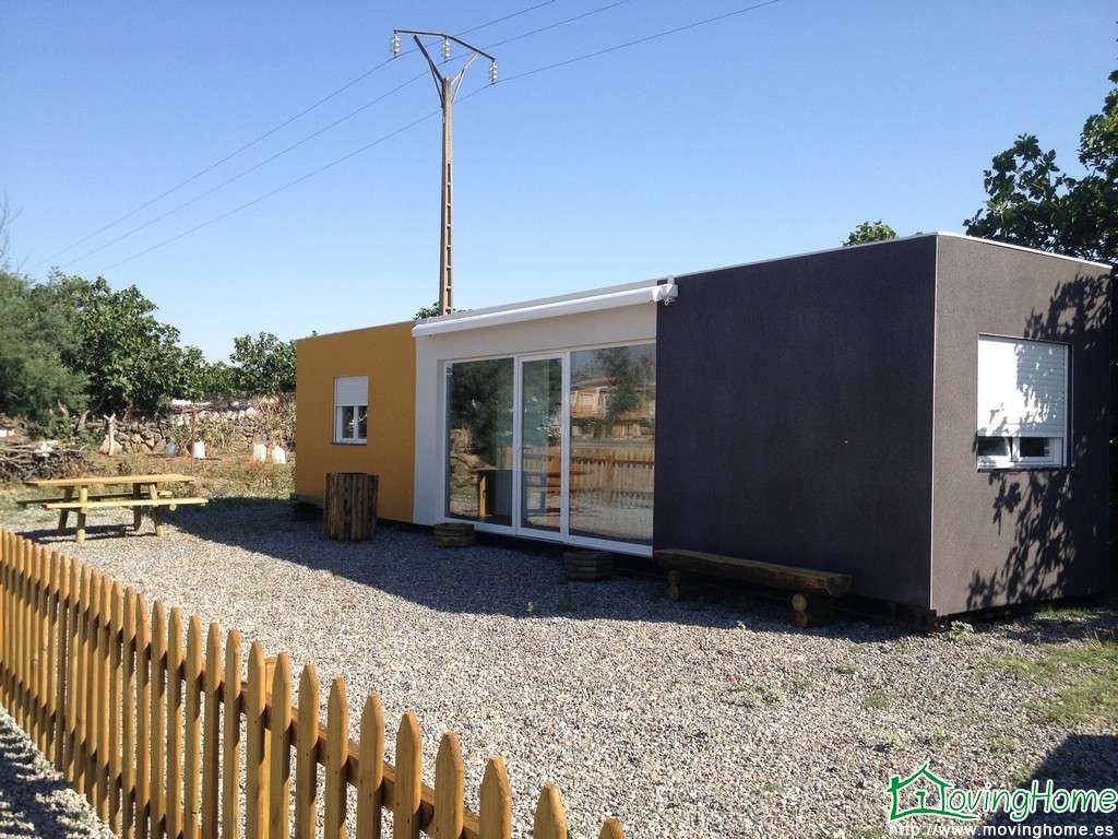 Casa modular terminada en la parcela